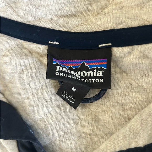 Patagonia Women's Quilted pullover - Cream and Navy - Picture 2 of 4